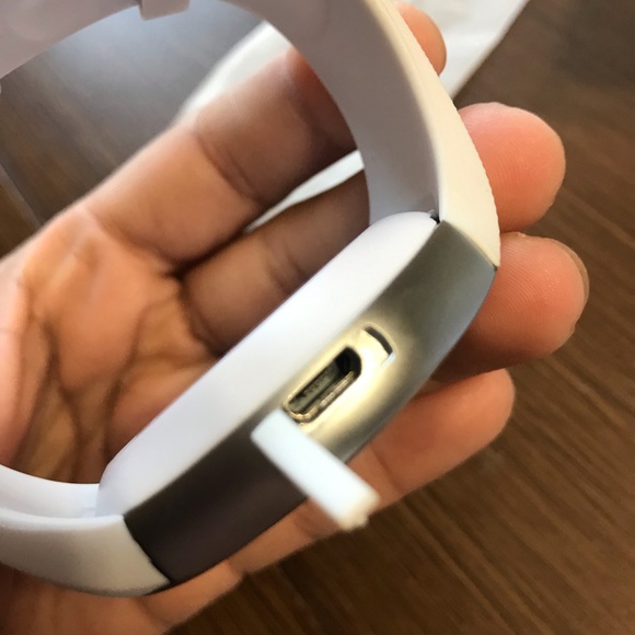 WhiteSmart Watch - Picture 4 of 8